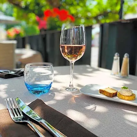 Restaurant Le Relais Des Gourmands Hotel 3*